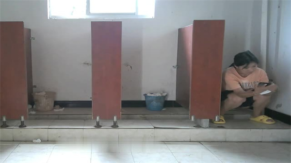 佼佼者系列厕所全景偷拍!一镜到底4大角度6体位刺激呈现