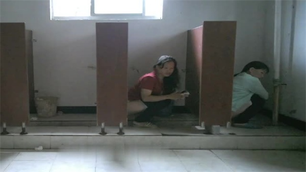 极品全景偷拍!1镜4角度5高潮体位 厕所激战完整收录